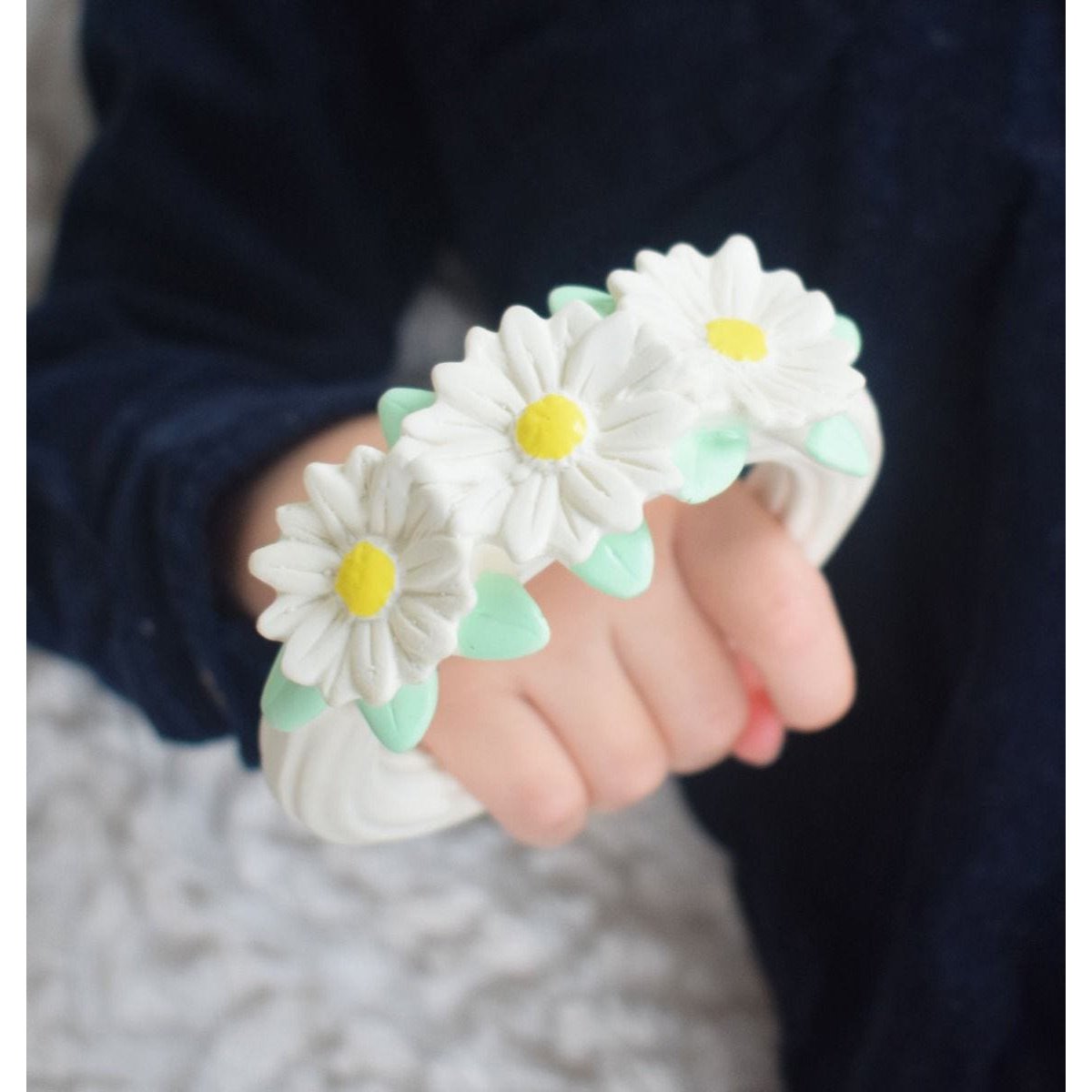 a-little-lovely-company-teething-ring-daisy-chain- (6)